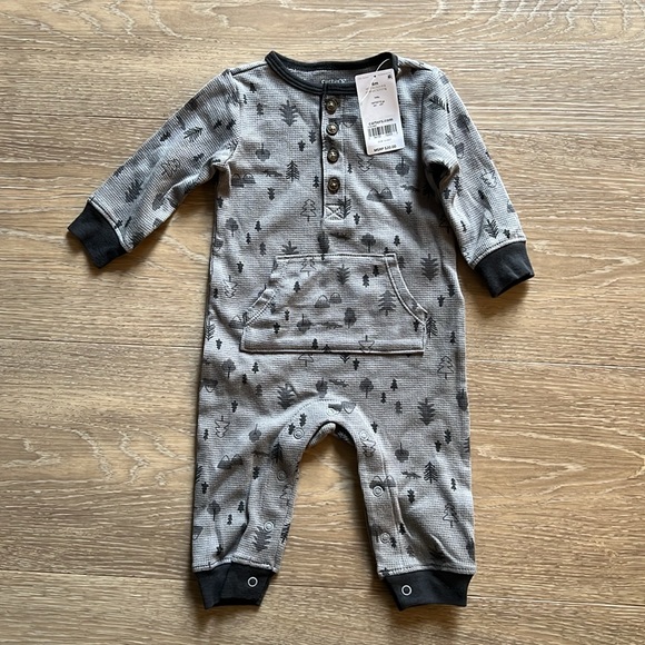 NWT Carters Outfits - Picture 4 of 7